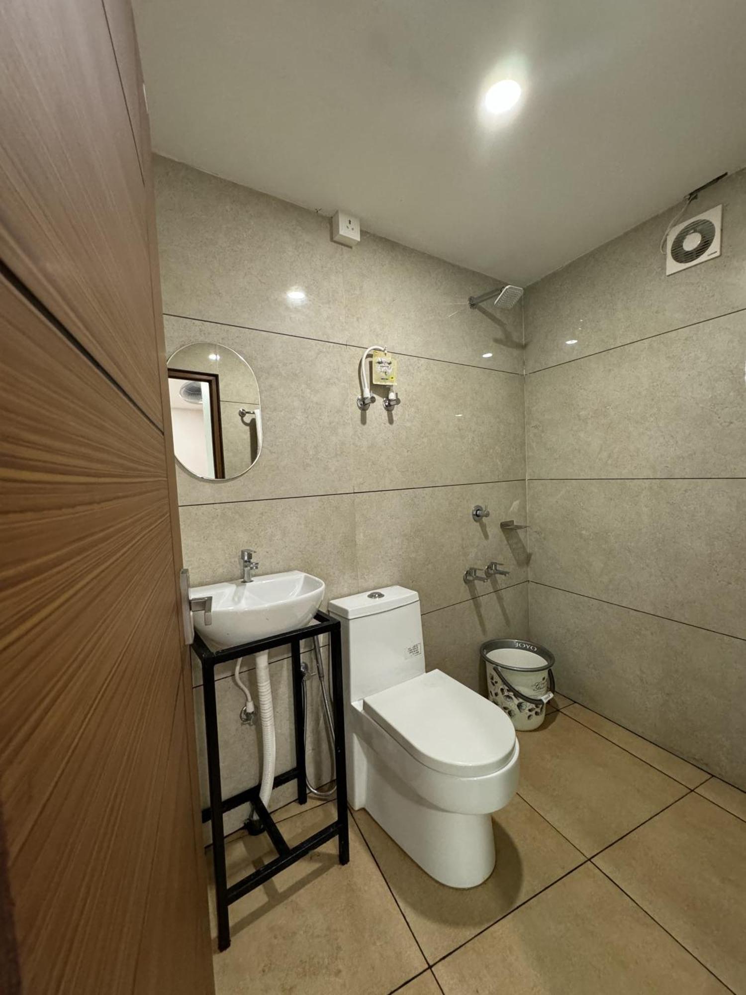 فندق Amsher Suit Lulu Mall Road Kochi المظهر الخارجي الصورة